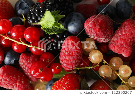 Ripe berries on the table, close-up. 112290267