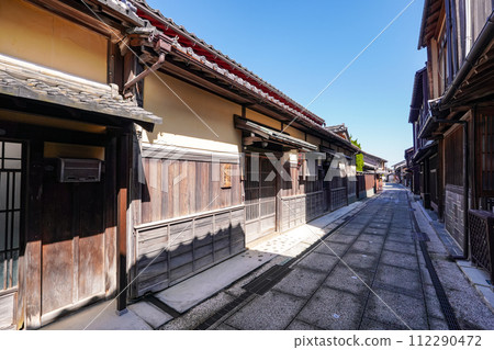 The traditional townscape of Obama Nishigumi, which developed from a medieval port town to an early modern castle town (Obama City, Fukui Prefecture) 112290472