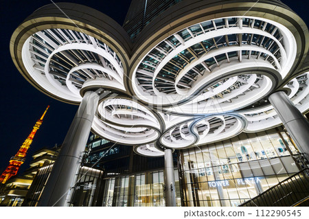 麻布台 Hills Arena 與東京鐵塔的夜景 [東京都港區] 112290545