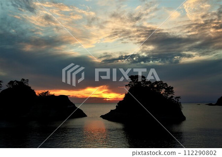 Beautiful sunset over Dogashima Beautiful sunset over Dogashima 112290802