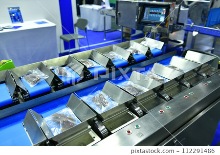 Automatic dried fish meat food production line on conveyor belt equipment machinery in factory Automatic dried fish meat food production line on conveyor belt equipment machinery in factory 112291486