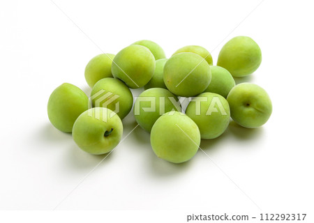 Fresh plums on white background 112292317