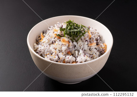 Mixed rice with sakura shrimp and whitebait Mixed rice with sakura shrimp and whitebait 112295132