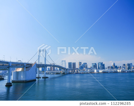 (Tokyo) View from the Rainbow Bridge promenade 112296285