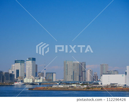 (Tokyo) View from the Rainbow Bridge promenade (Tokyo) View from the Rainbow Bridge promenade 112296426