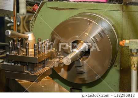 The lathe machine finish cut the metal shaft parts by lathe tools. The lathe machine finish cut the metal shaft parts by lathe tools. 112296918