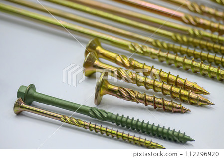 The various type of zinc coating screw. The various type of zinc coating screw. 112296920