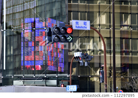 Tokyo cityscape in Japan Nikkei average stock price exceeds 40,000 yen...Kabutocho/Kabutowan stock price board (closing price)...Red light = 4th Tokyo cityscape in Japan Nikkei average stock price exceeds 40,000 yen...Kabutocho/Kabutowan stock price board (closing price)...Red light = 4th 112297895