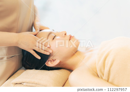Women receiving head massage Women receiving head massage 112297957