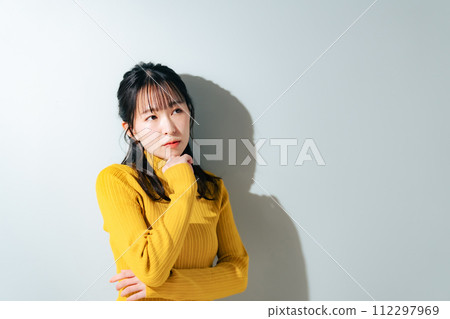 一個擔心嚴重事情的女人 112297969