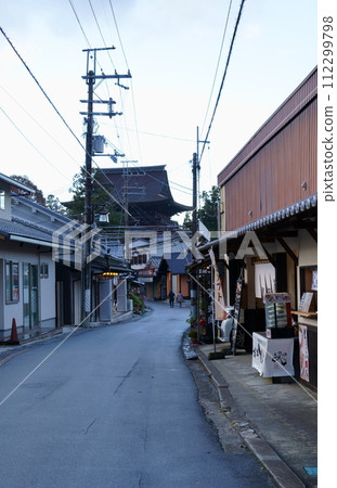 Scenery with the Zaodo Hall of Kinpusenji Temple (Yoshino Town, Yoshino District, Nara Prefecture) 112299798
