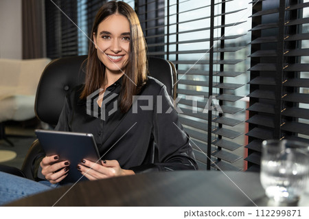 Cute young business woman with a tablet in hands 112299871