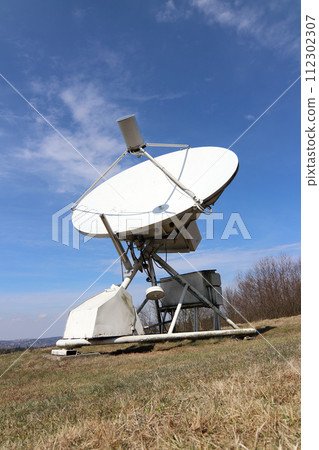 Radiotelescope focus to the sky 112302307