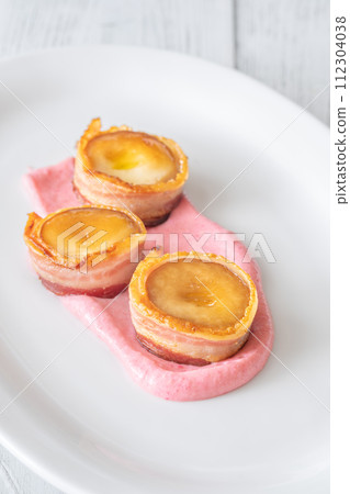 Bacon eryngii scallops Bacon eryngii scallops 112304038