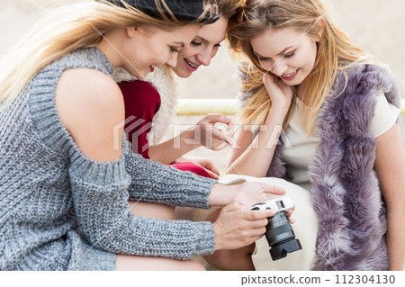 Photographer showing fashion models photos Photographer showing fashion models photos 112304130