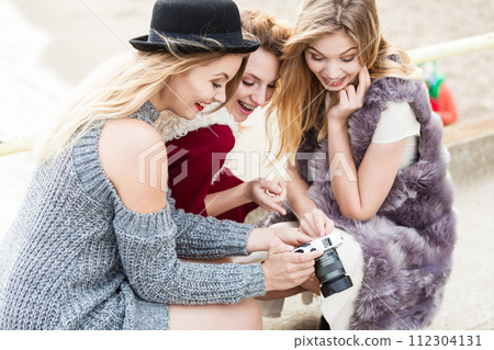 Photographer showing fashion models photos Photographer showing fashion models photos 112304131