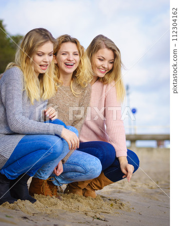 Three fashionable models outdoor 112304162