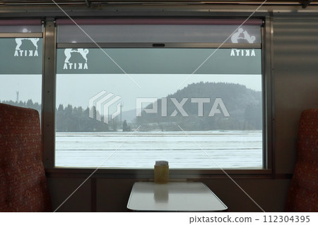 冬天的秋田 本地線的雪景 車窗（由利高原鐵道） 112304395