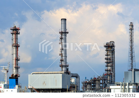 Industrial oil refinery petrochemical factory working on daylight, power and energy Industrial oil refinery petrochemical factory working on daylight, power and energy 112305332
