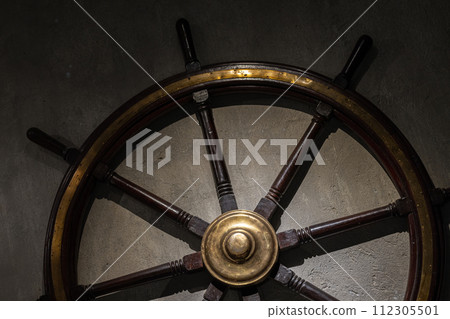 Vintage wooden steering wheel with shiny brass details 112305501