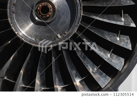 Turbine rotor of a turbojet engine, close up photo 112305514