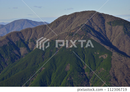 Mt. Omuro, one of Yamanashi's 100 Famous Mountains, seen from the summit of Mt. Sodehira in Tanzawa Mt. Omuro, one of Yamanashi's 100 Famous Mountains, seen from the summit of Mt. Sodehira in Tanzawa 112306719