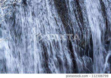 積雪覆蓋的赤山大瀧 112306799