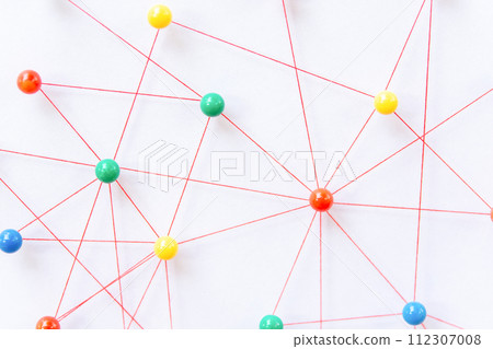 Linking entities, Blockchain, social media, Communications Network, The connection between the two networks. Network simulation on paper linked together by yarn 112307008
