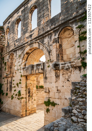 Gate in Split Walls Gate in Split Walls 112307422