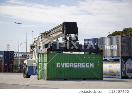 正面吊貨櫃 112307490