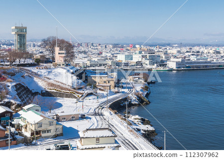 「青森縣」八戶市中心/核心城市冬季的雪景 「青森縣」八戶市中心/核心城市冬季的雪景 112307962