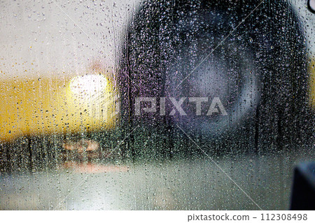 雨天公車圖片 112308498