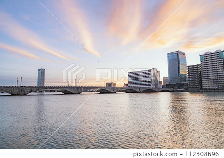 清晨的新潟信濃川 清晨的新潟信濃川 112308696