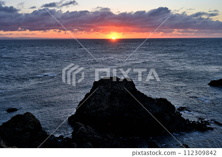 First sunrise (Tsubakicho, Anan City, Tokushima Prefecture, Cape Gamouda) (2024.1.1) 112309842
