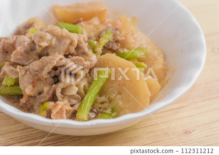 蘿蔔豬肉味噌燉菜 蘿蔔豬肉味噌燉菜 112311212