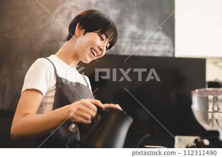 咖啡館職員服務咖啡 112311490