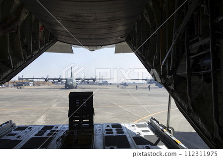 從運輸機後部看 112311975