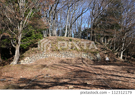 Odari Castle, stone walls remaining in the main enclosure ruins 112312179