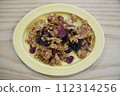 granola on a plate 112314256