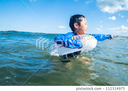 sea bathing, child, kid 112314975