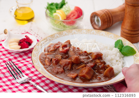 Curry and rice  112316893
