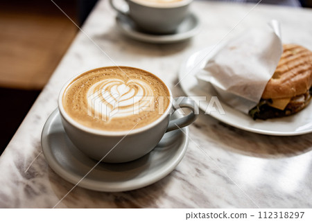 Cafe au lait  112318297