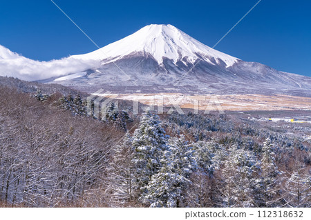 《Yamanashi Prefecture》 Mt. Fuji in winter, 20 songs of snowfall 《Yamanashi Prefecture》 Mt. Fuji in winter, 20 songs of snowfall 112318632