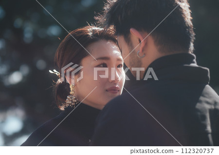 couple looking at each other in the park couple looking at each other in the park 112320737