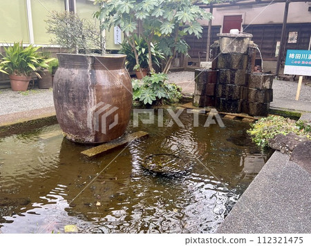 Drinkable spring water Drinkable spring water 112321475