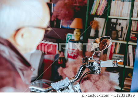 Photo of a senior man who likes to ride a motorcycle 112321959