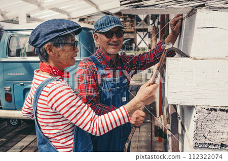 Photo of a senior couple doing DIY work together Photo of a senior couple doing DIY work together 112322074