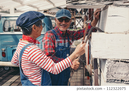 Photo of a senior couple doing DIY work together Photo of a senior couple doing DIY work together 112322075