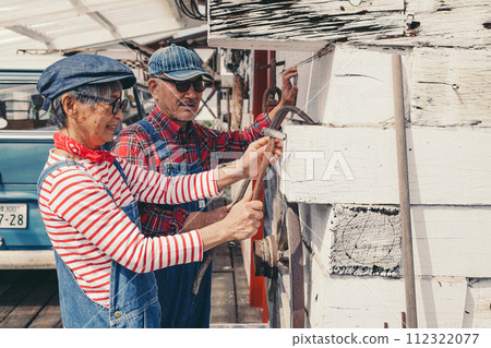 Photo of a senior couple doing DIY work together Photo of a senior couple doing DIY work together 112322077