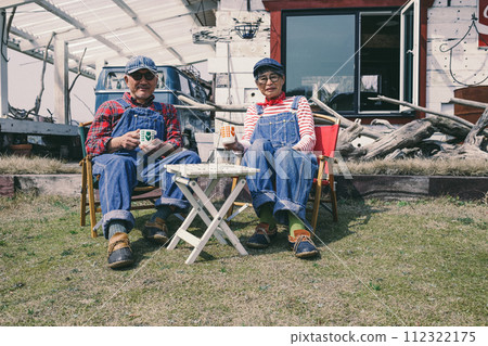 Photo of a senior couple relaxing in the garden 112322175